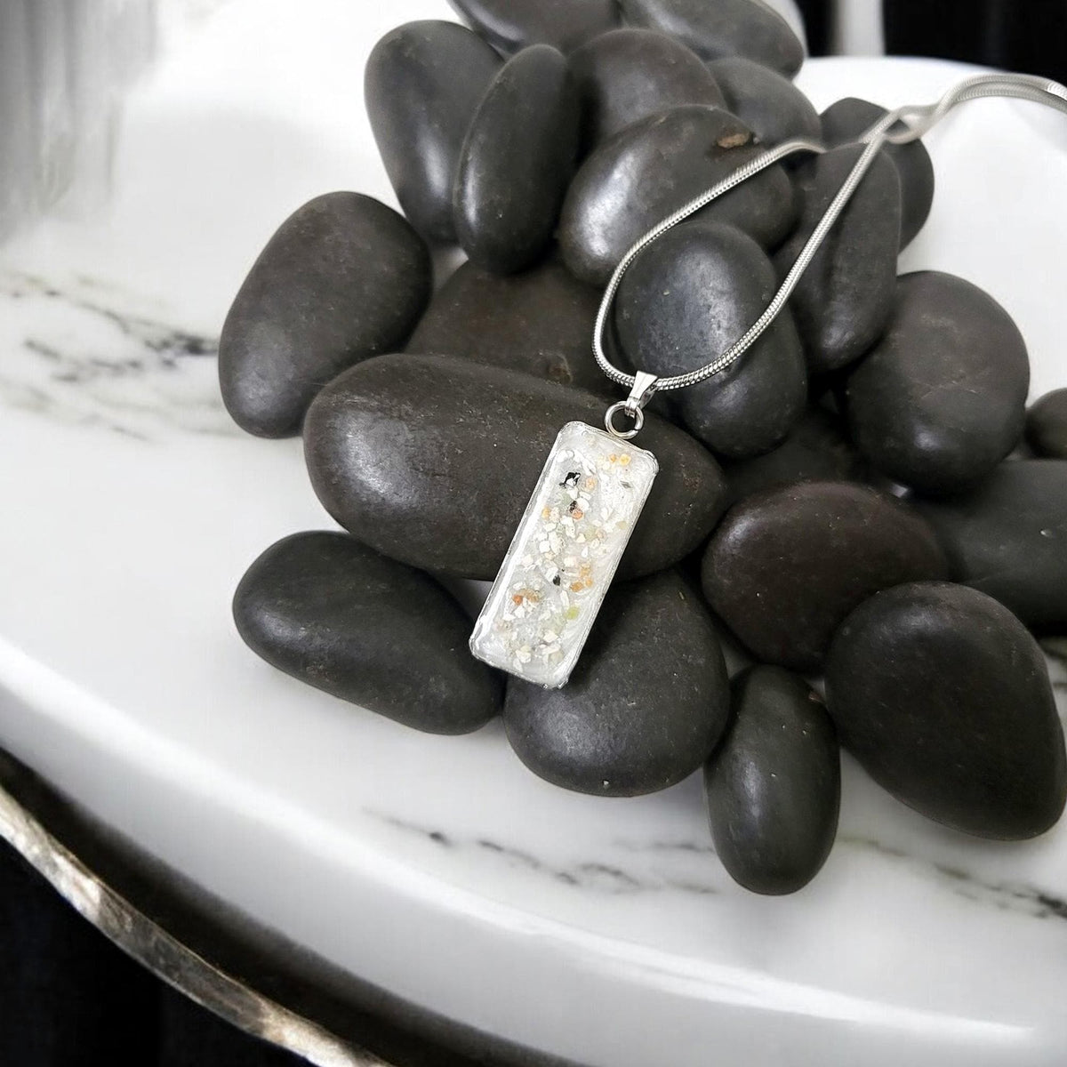 Rectangle Cremation Necklace: Memorial Keepsake with Ashes Solid Color Background 25mm